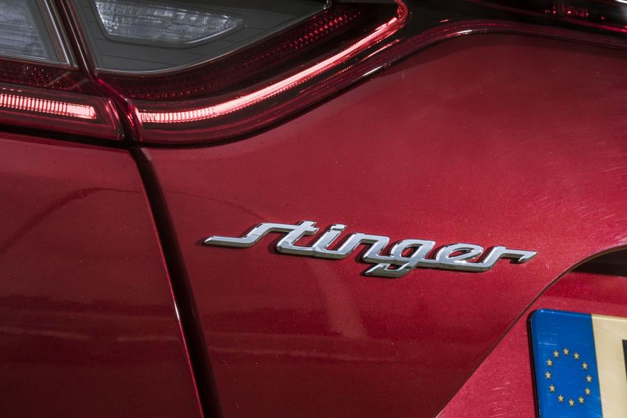 Логотип Kia Stinger GT-Line S (CK) 2017 года  (UK) (фото 13 из 41)